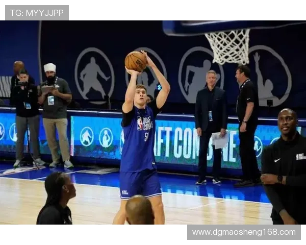 弗拉格在禁区内砍下20分成为历史第二年轻球员比同期詹姆斯大了一天